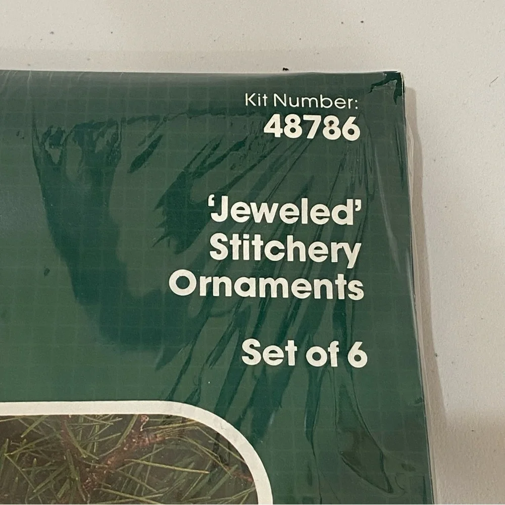 Bucilla Christmas Heirloom Kit 48786 Jeweled Stitchery Ornaments Mini Figures